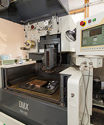 ワイヤー放電加工機FA10S